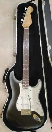 New Mint 1995 American Fender Stratocaster guitar and Case