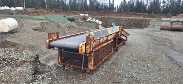 Gold mining conveyor hopper feeder