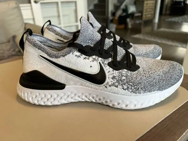 Nike Epic React Flyknit 2 Oreo Mens Sz 10.5 White Black