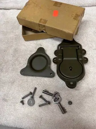 WWII - Foot locker locks w Skelton keys - New - Army Green
