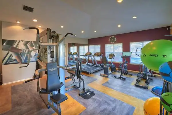 Pet Friendly! Impeccable 1 BR w/ Modern Upgrades & Mountain Views