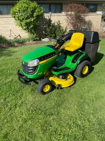 JOHN DEERE E130 42” DECK RIDING LAWN MOWER WITH DUAL BAGGER SYSTEM