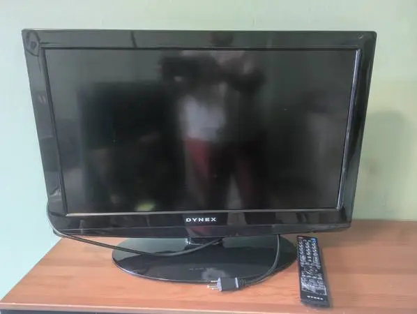 Dynex 26 LCD TV & DVD video player in excellent condition