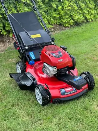 Toro Personal Pace Recycler 22 AWD 7.25 Mower with Bag......