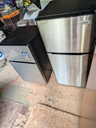 Frigidaire Large Sized Compact Refrigerator-Freezer Combo