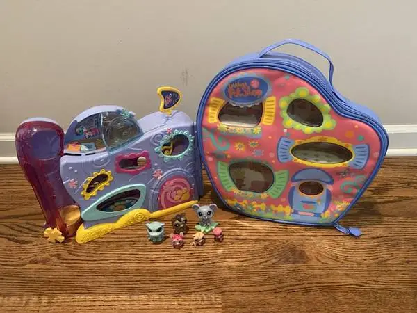 ♥ ♥ ♥  LITTLEST PET SHOP PLAY HOUSE ~ with PETS