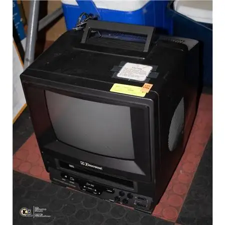 Emerson 9 Color TV/VCR Combo - Gaming