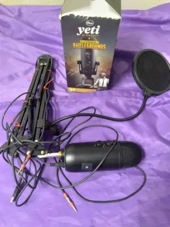 Yeti Blackout usb Microphone Etc./Like New