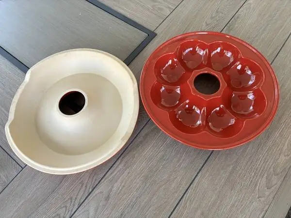 Emile Henry Crown Roll Bread Baker