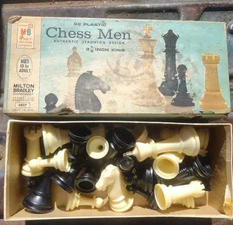 Milton Bradley 1969 Staunton Chess Men with 3-1/8 King