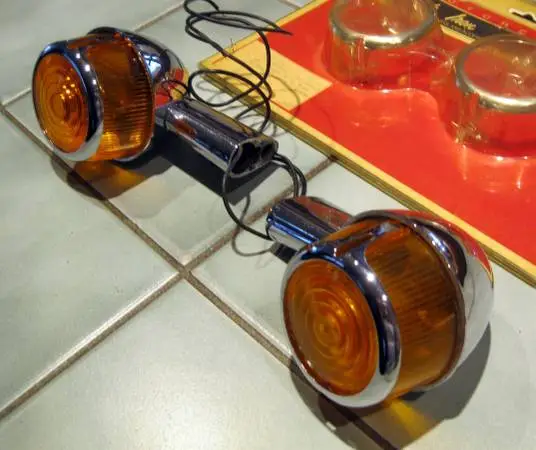 OEM Harley Davidson FXR Rear Turn Signals with Chrome Rings