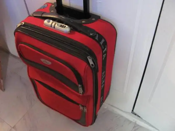 BOARDING LUGGAGE