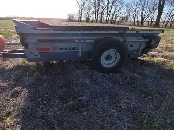 New Idea 3622 Spreader