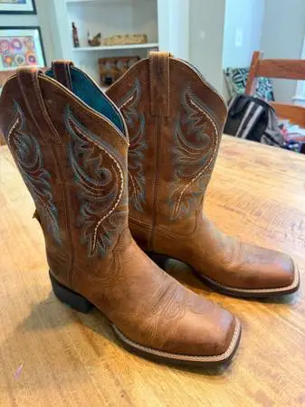 ARIAT WOMENS ROUND UP BACK ZIP WESTERN BOOTS - BROAD SQUARE TOE