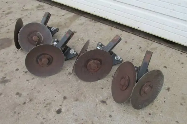 Row Cleaners for JD 7000 Planter