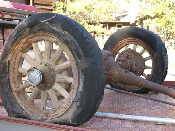 1930 BUICK REAR END