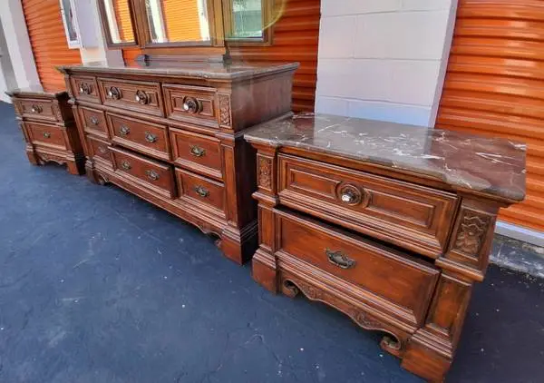 Bedroom Dresser set Good Condition