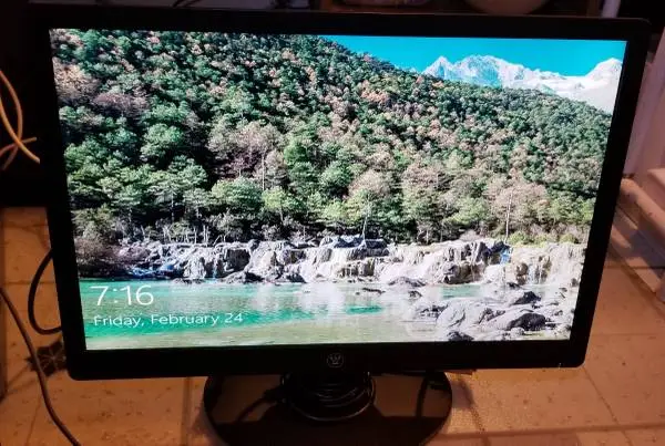 Westinghouse LCM-22W3 22-inch Widescreen LCD Monitor (Black)