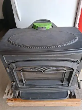 Wood stove--QuadrafireYosemite cast iron wood stove-- great features