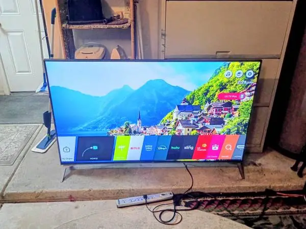 65 inch LG Smart 4k tv with remote