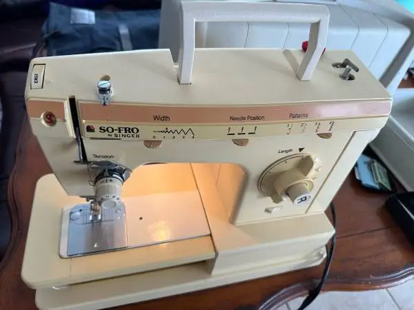 SO‑FRO by SINGER Sewing Machine – Works Great – With Case & Accessories