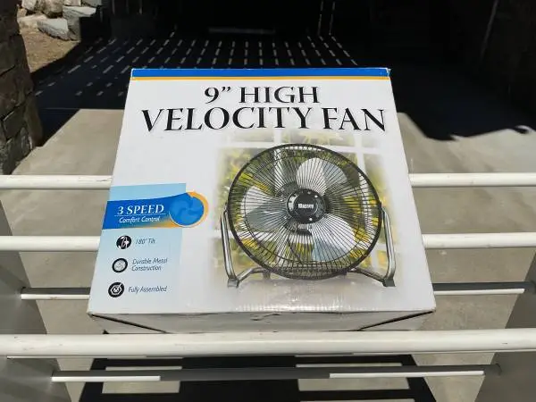 🔴 Fans. (2) small round fans, (1) small window dual fan. Like New !!