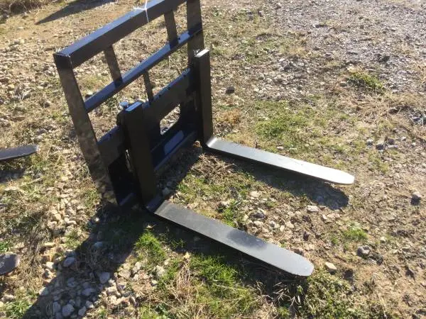 Dingo pallet fork. New