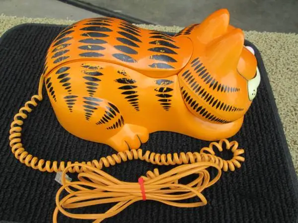 Vintage Tyco Garfield landline telephone.