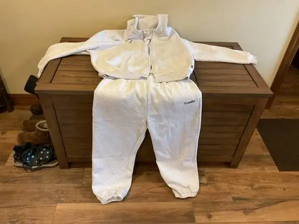 🔴 “Comfrt”, hoodie & pants set. Worn once,like new! 💥Reduced !!