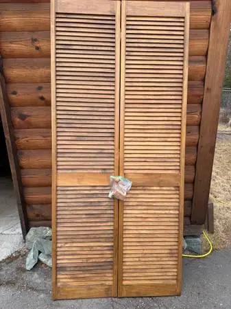 Louvered Bi-fold door with hardware