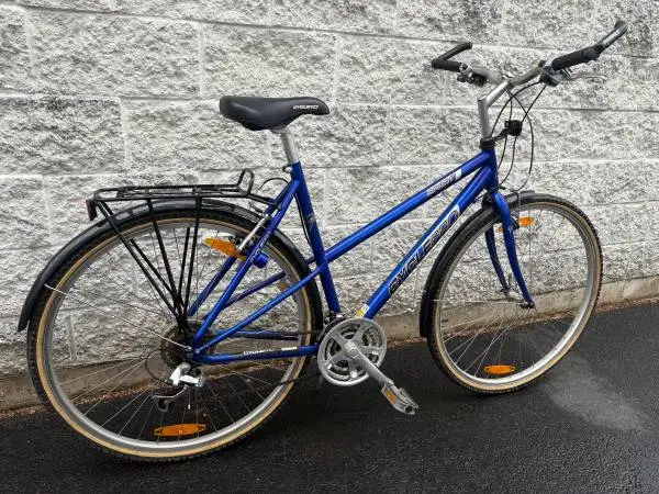 Women’s CyclePro 21-speed hybrid commuter MED / LGE for 5’8” to 6’0