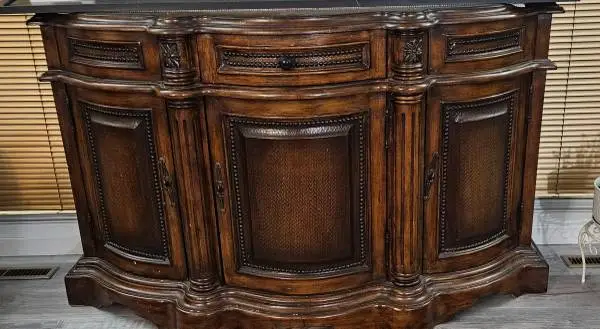 TV table in excellent condition