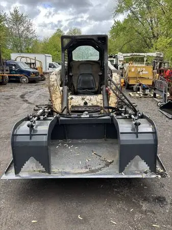 2010 Bobcat S220 Skid Steer Loader with Brand New Grapple