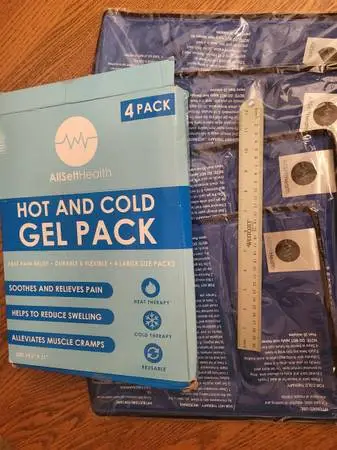 New in Box 4-Pack Hot & Cold Reusable Gel Pacs 14 1/2 x 11