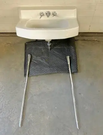 Kohler Mid Century Wall Sink w/Legs