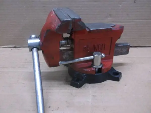 NEW BORN 3 1/2 JAW VISE