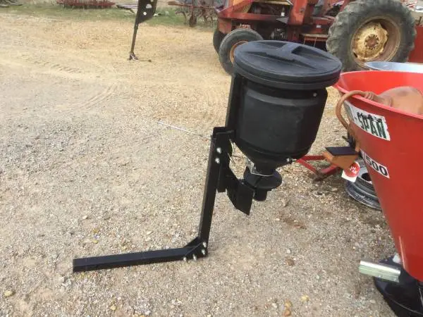 Atv seed sower Obo