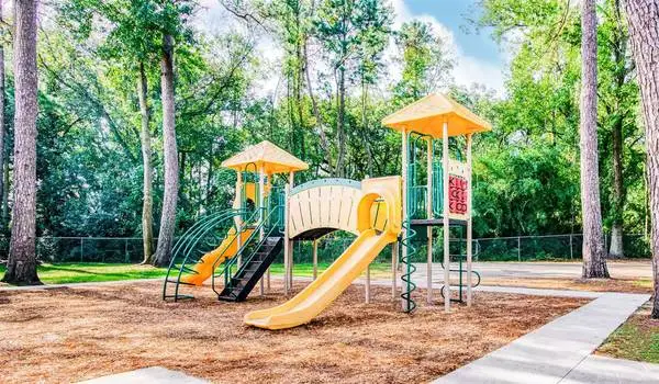 Claim your spot! Dive into a spacious 2 BR.
