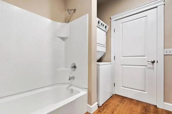 Crossroads on Crosby - 1 Bed, 1 Bath, Beautiful landscape views