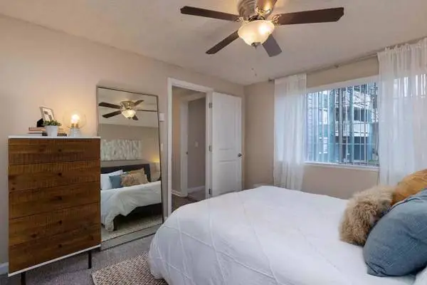 1 bed 1 bath ready to view now! $1000 OFF
