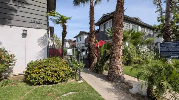 13435 Moorpark ADUs