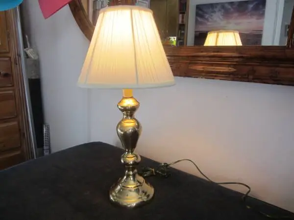 TABLE LAMP WITH SHADE