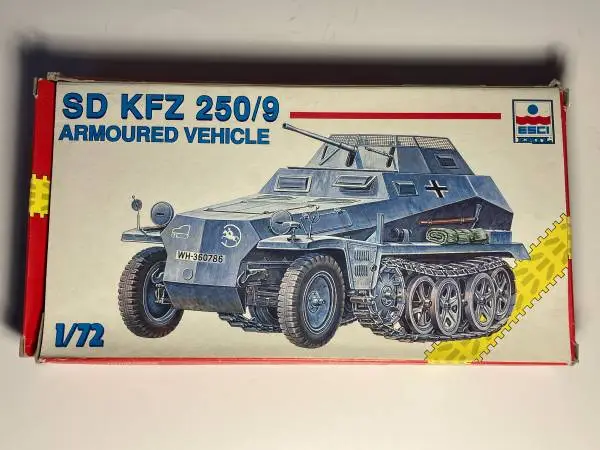 ESCI 8371 GERMAN SD KFZ 250/9 ARMORED VEHICLE PLASTIC MODEL KIT 1:72