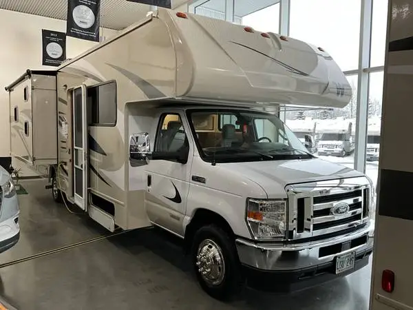 2024 Winnebago Minnie Winnie 31H Bunk Bed Model