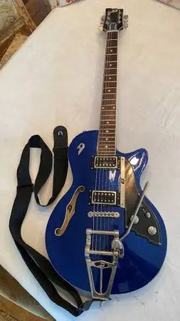 Duesenberg Starplayer TV Electric Guitar - Blue Sparkle w/ wammy bar