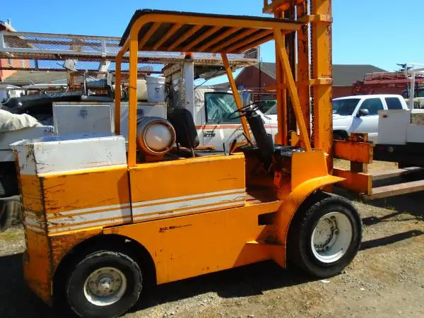 Allis-Chalmers 8000Lb Forklift