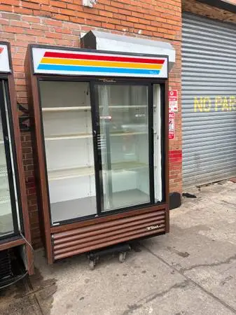 Two door refrigerator/restaurant equipment