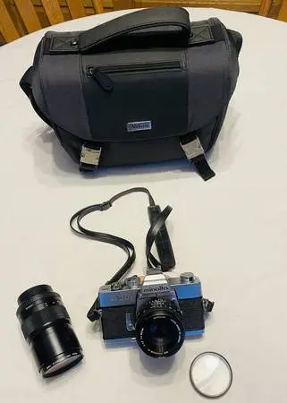 Minolta SRT 202 35mm Film Camera w/Zoom Vintage 1970s