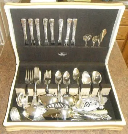 Pacific Silver Cloth Silverware Set 78 Pieces With Box