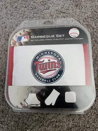 NEW MN Minnesota Twins Barbeque Set